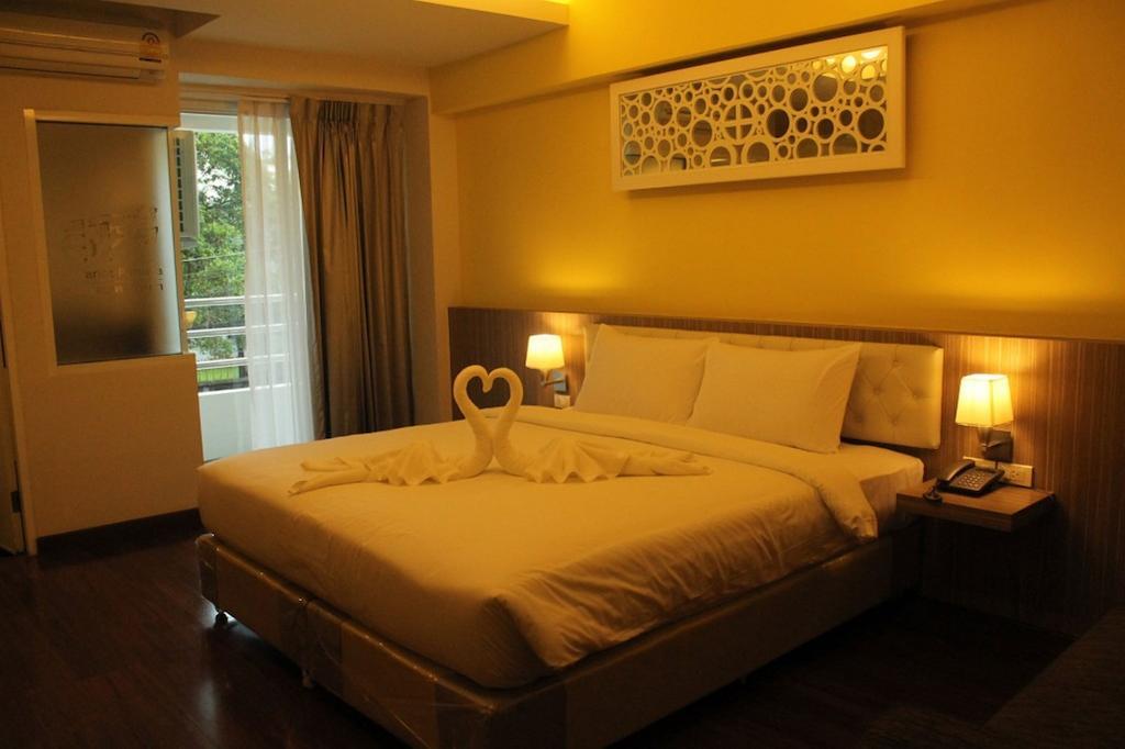 Chariot Pattaya Hotel Room photo