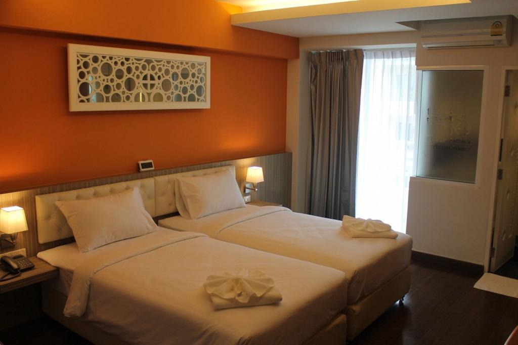 Chariot Pattaya Hotel Room photo