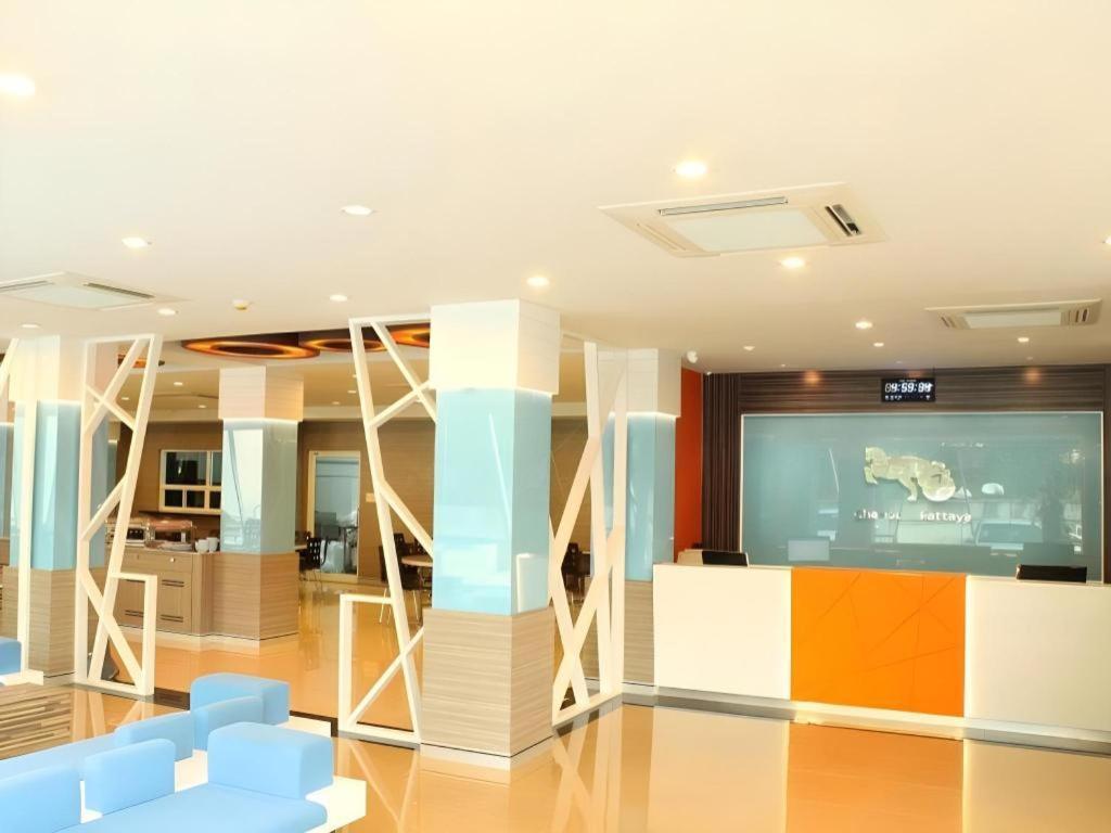 Chariot Pattaya Hotel Exterior photo