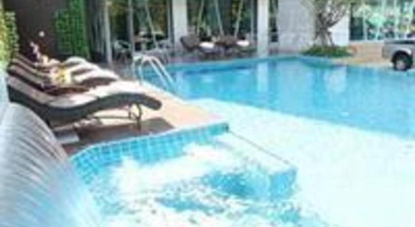 Chariot Pattaya Hotel Exterior photo