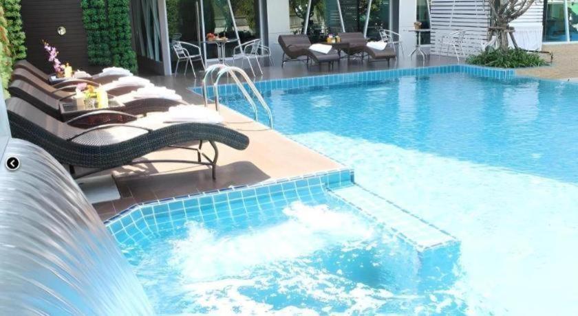 Chariot Pattaya Hotel Exterior photo