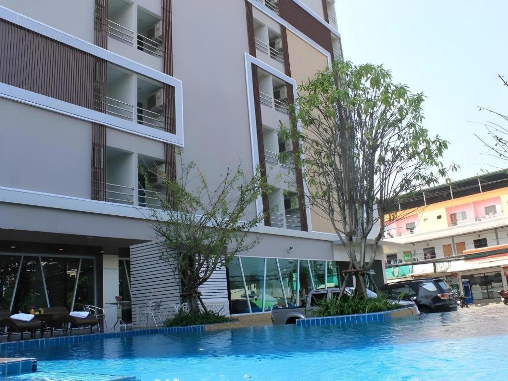 Chariot Pattaya Hotel Exterior photo